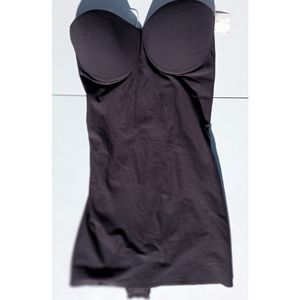 Ambrielle 36c NWT  slip body hooks at crotch